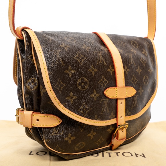 LOUIS VUITTON Saumur 30 Monogram Crossbody - Picture 15 of 15